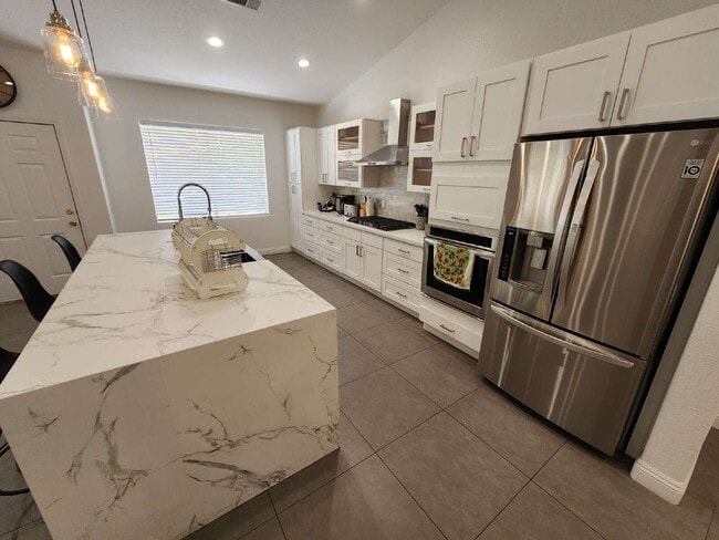 Building Photo - 417 Obsidian Dr