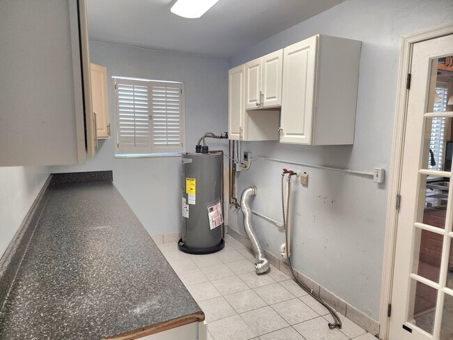 Building Photo - 191 SE 9th Ct