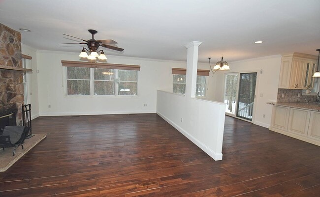 Building Photo - 396 Eastport Manor Rd