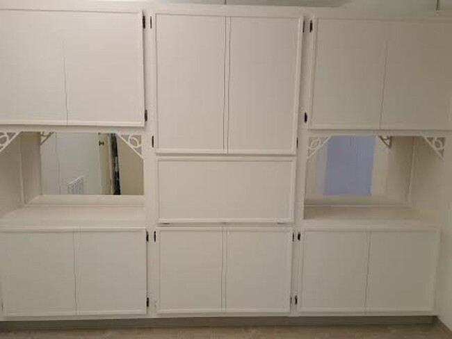 Building Photo - Single Level-55+ community