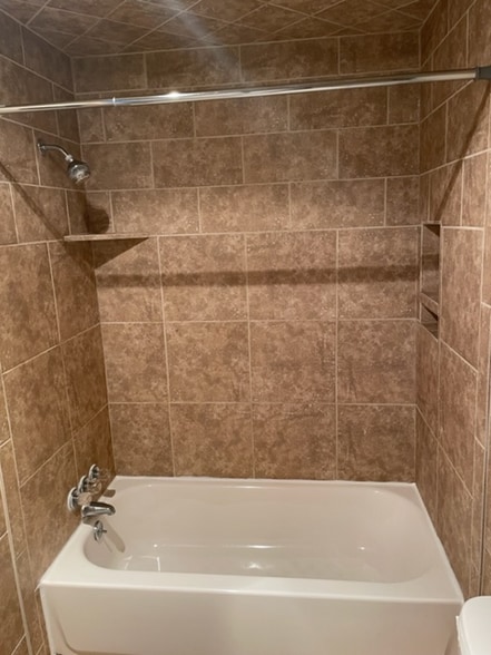 Building Photo - 28 W Creek Ln