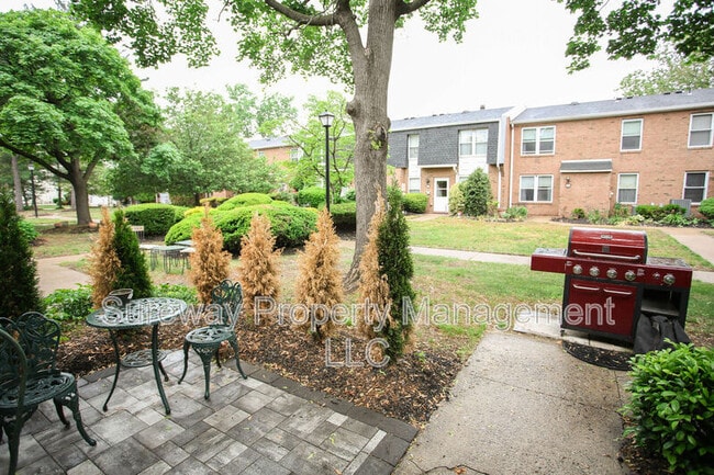 Building Photo - 2116 Harbour Dr