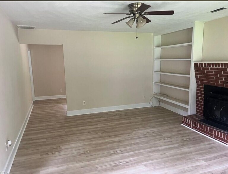 Building Photo - 229 Bridgeview Cir