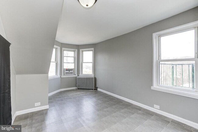 Building Photo - 1307 W Northern Pkwy
