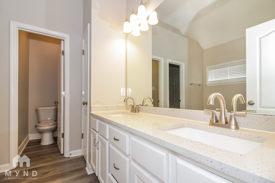 Building Photo - 10172 Lynham Dr