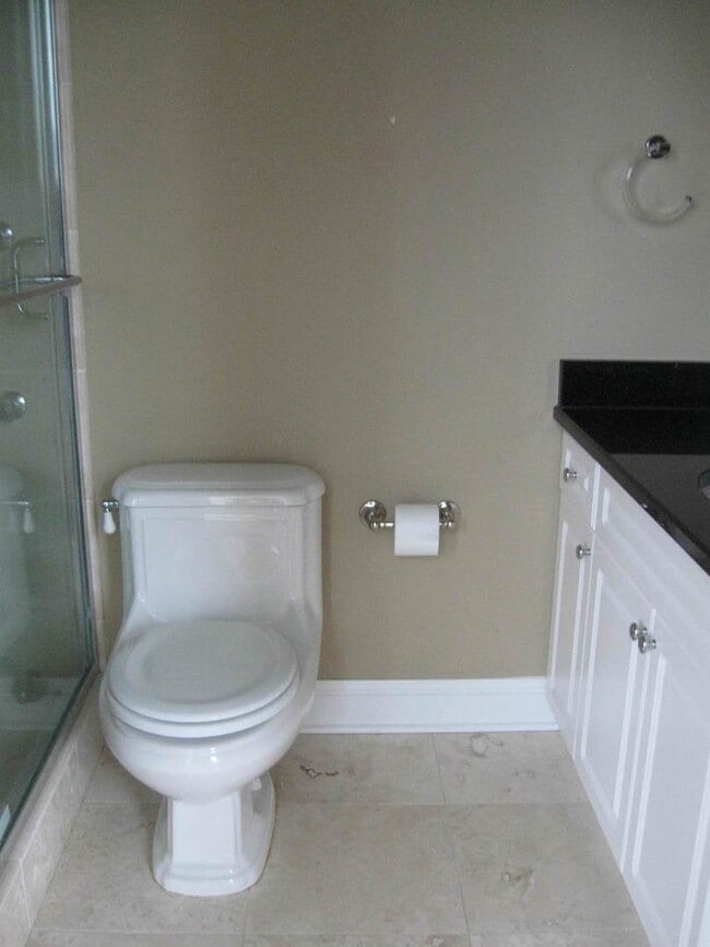 Building Photo - 111 E Chestnut St