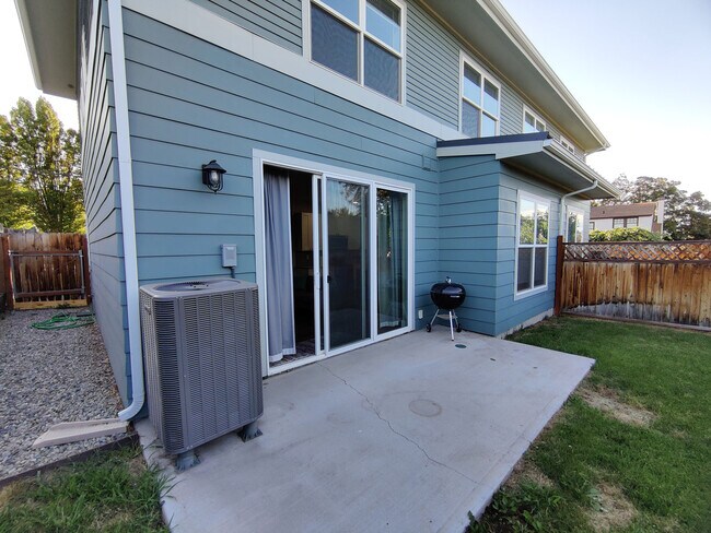 Building Photo - 1205 Fuller St