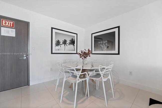 Building Photo - 9261 E Bay Harbor Dr