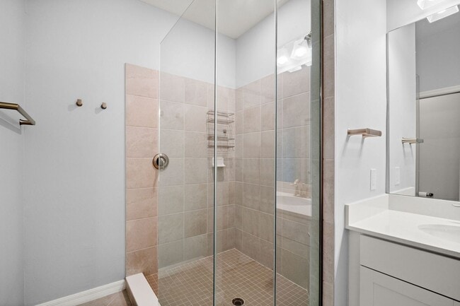 Building Photo - Stunning property, newer construction 3 sp...