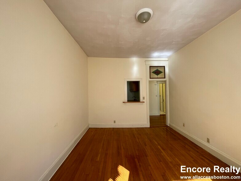 Building Photo - 108 Peterborough St