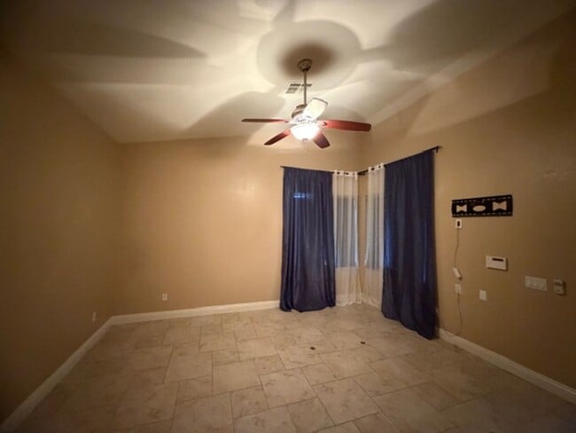 Building Photo - GORGEOUS 4 BEDROOM SINGLE STORY HOME