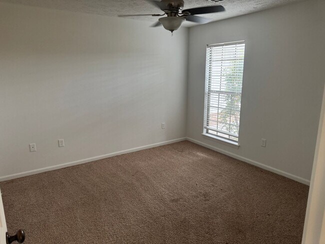 Building Photo - 2850 Longbow Ln