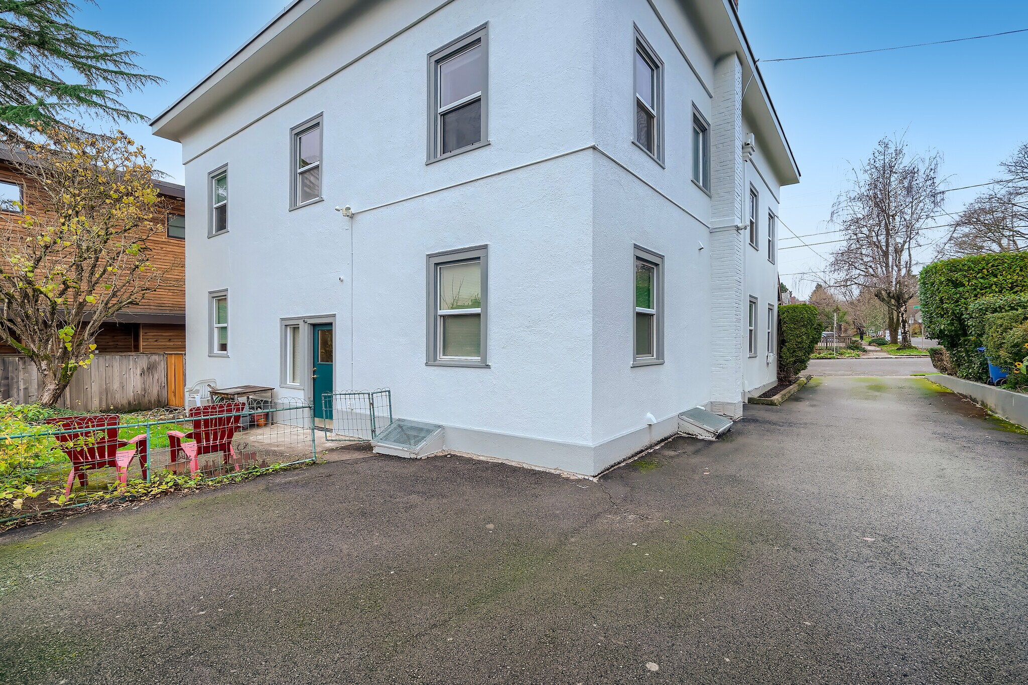 Building Photo - 5134 SE Hawthorne Blvd