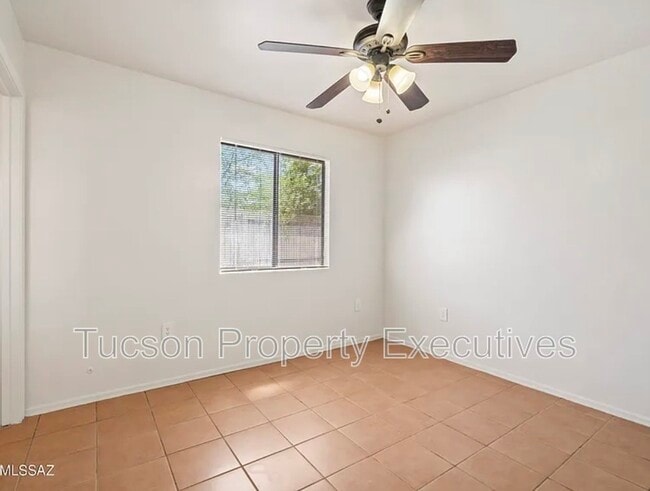 Building Photo - 1107 W Sonora St