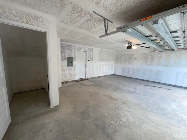 Building Photo - 5065 Peach Dr