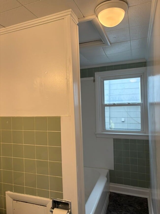 Building Photo - Charming House in the Borough