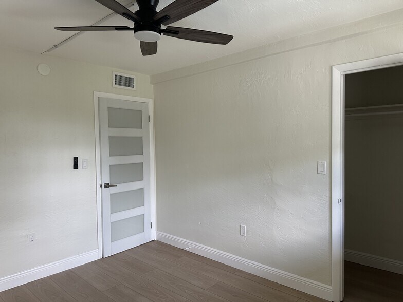 Building Photo - 465 Swallow Dr