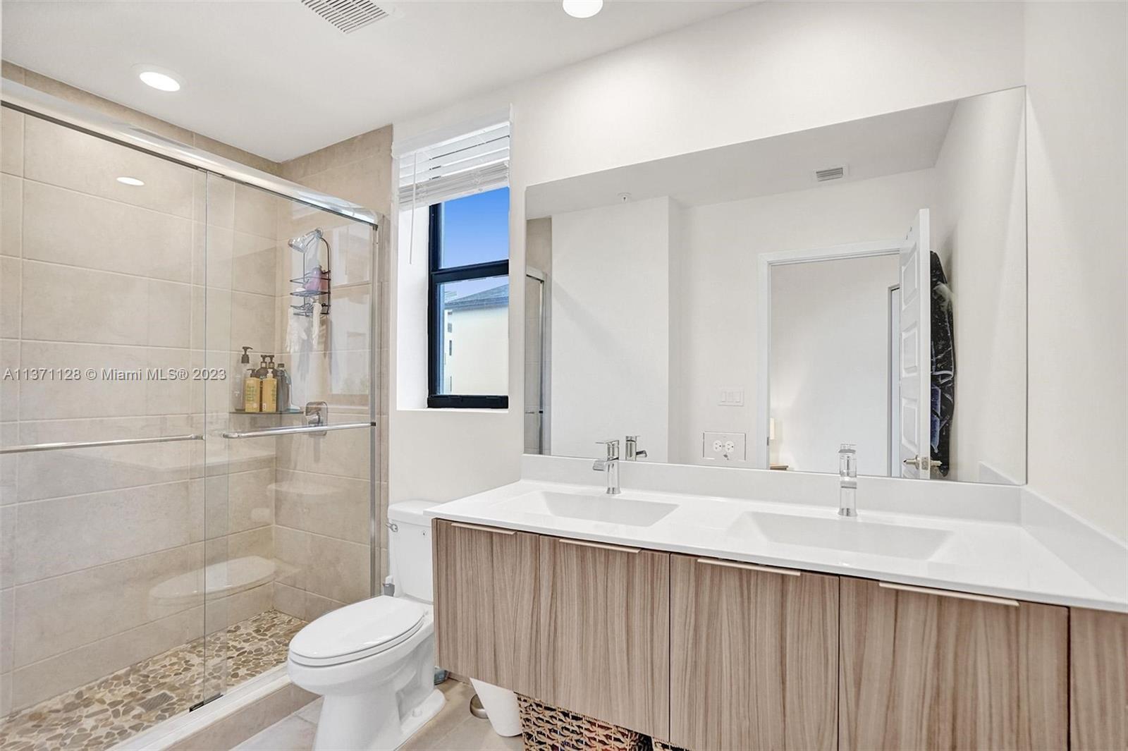 Building Photo - 10437 NW 82nd St