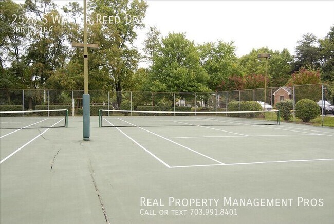 Building Photo - 2528 S Walter Reed Dr