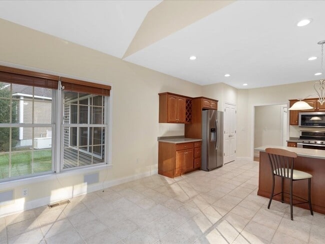 Building Photo - 32 Silver Brook Ln