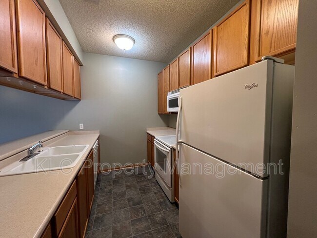 Building Photo - 2323 E Porter Ave