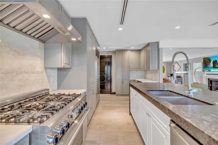 Building Photo - 750 Harrison St