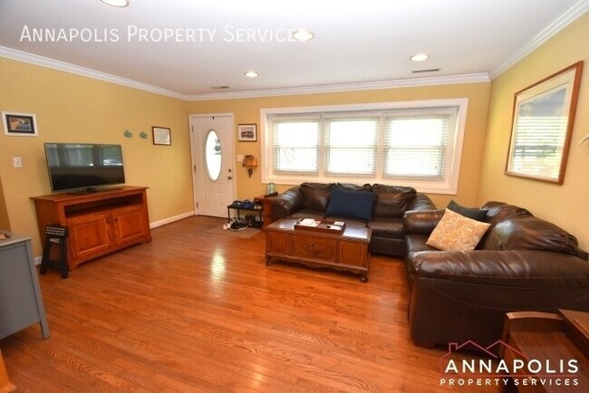Building Photo - 957 Highpoint Dr