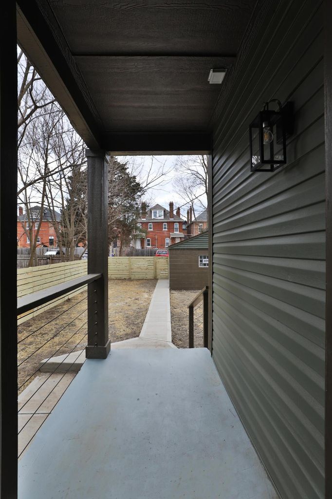 Building Photo - 423 Stoddart Ave
