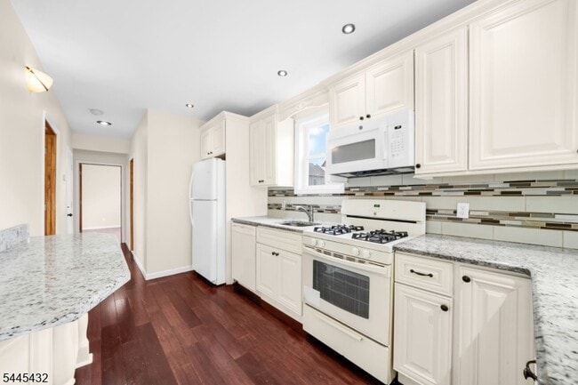 Building Photo - 620 McGillvray Pl