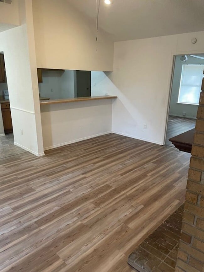 Building Photo - 716 Woodland Ct