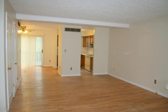 Primary Photo - 1245 Chateau Dr