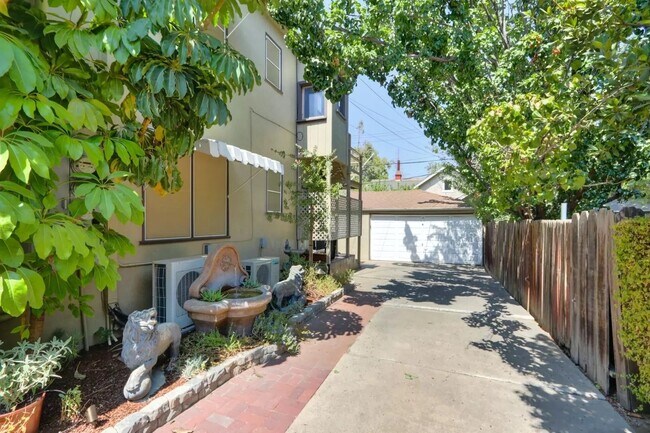 Building Photo - 3143 Freeport Blvd