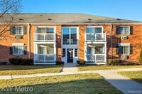 Building Photo - 2425 Torquay Ave