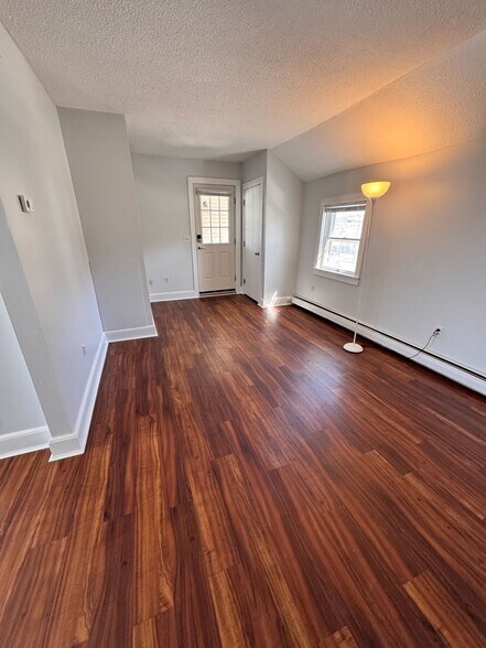 Building Photo - 317 S Main St