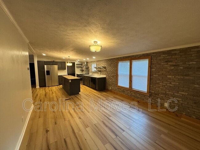 Building Photo - 321 Horseshoe Falls Rd