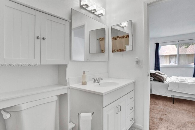 Building Photo - 5613 NW 21st St