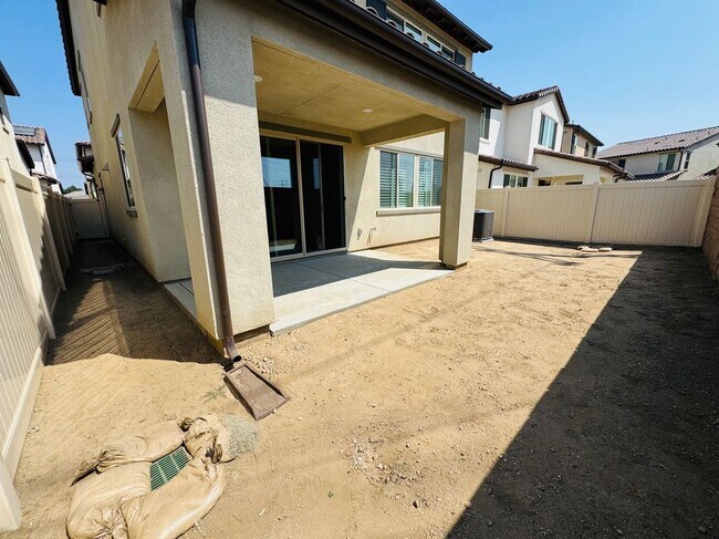 Building Photo - 8631 Mission Villa Dr