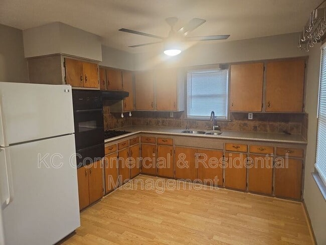 Building Photo - 6713 NW Evelyn St