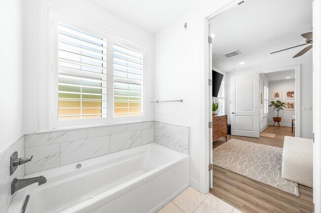 Building Photo - 229 Windrow Way