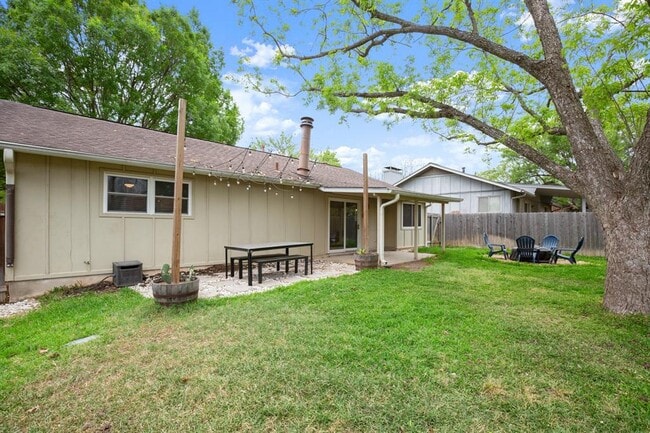 Building Photo - 2802 Nordham Dr