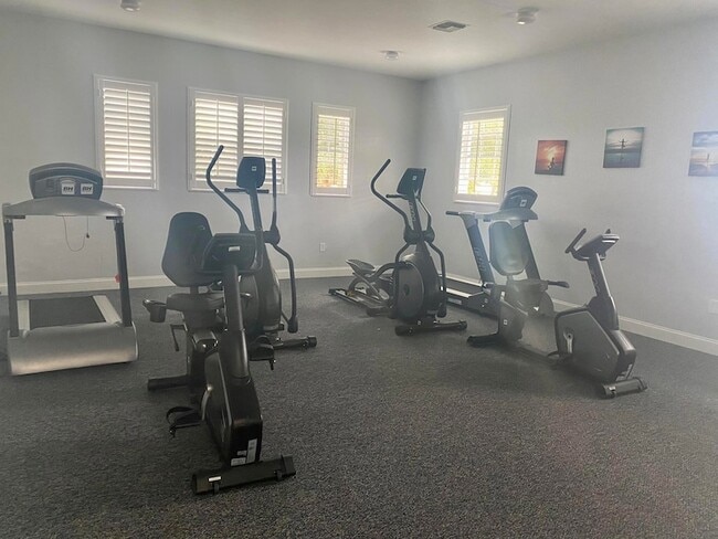 Building Photo - 725 SW 148th Ave