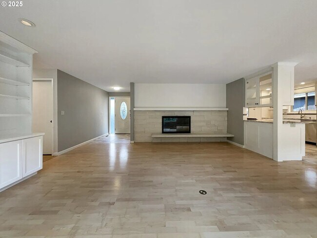 Building Photo - 1690 SW Woodland Terrace