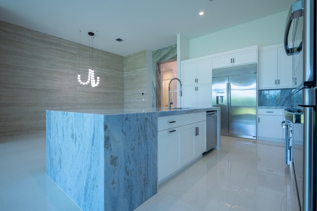 Building Photo - 9597 Regal Palm Ct