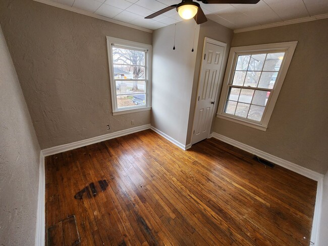 Building Photo - Spacious 3-Bedroom, 1-Bathroom Home AVAILABLE NOW!!