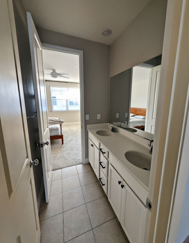 Building Photo - Pleasanton 4 Bed / 3 Bath, Top Rated Schools, Solar