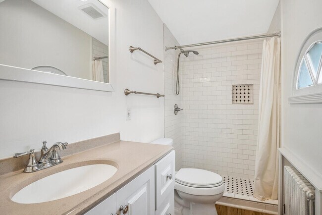 Third Level - Full Bathroom 2 - 451 Park Rd NW
