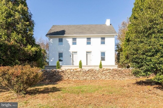 Primary Photo - 211 Gale Ln