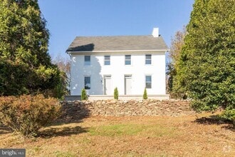 Building Photo - 211 Gale Ln