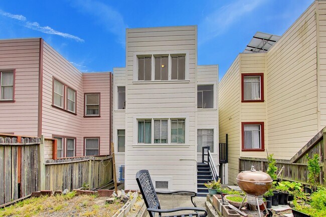 Building Photo - 623-625 8th Ave