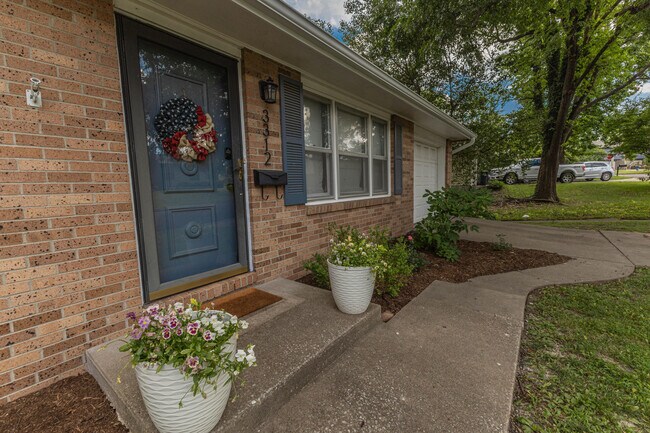 Building Photo - 3312 Lynnwood Dr